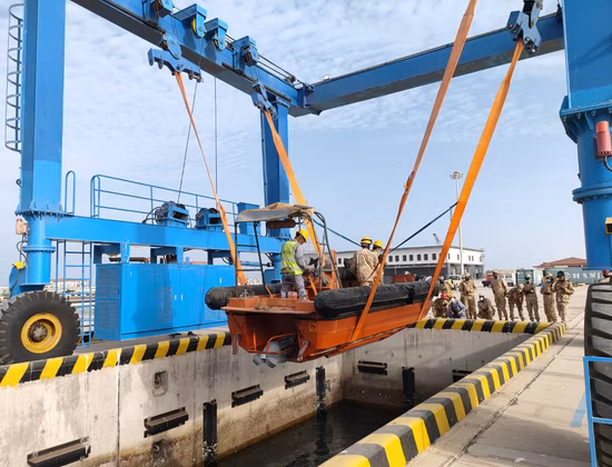 Gru a cavalletto per sollevamento da viaggio marino con paranco per barche
